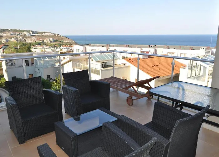 Beautiful Family With Sea View *