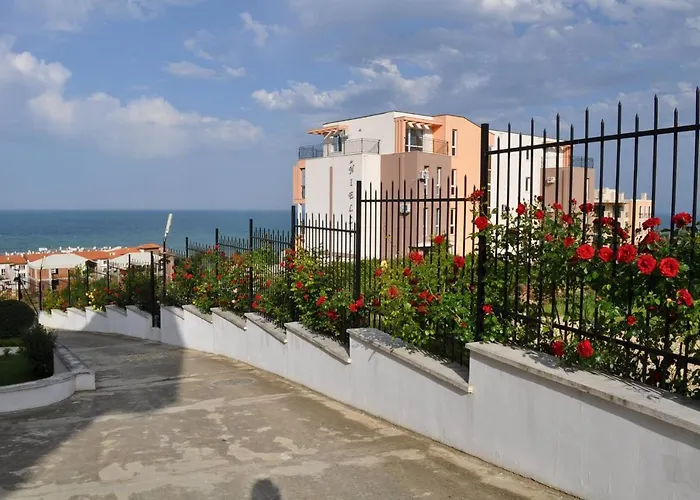 Beautiful Family With Sea View Villa